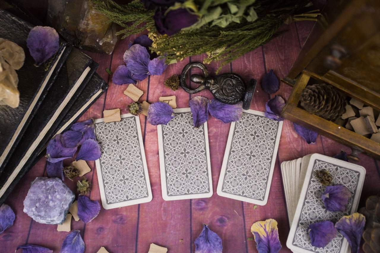 5 minutos de tarot gratis con la vidente Luz María
