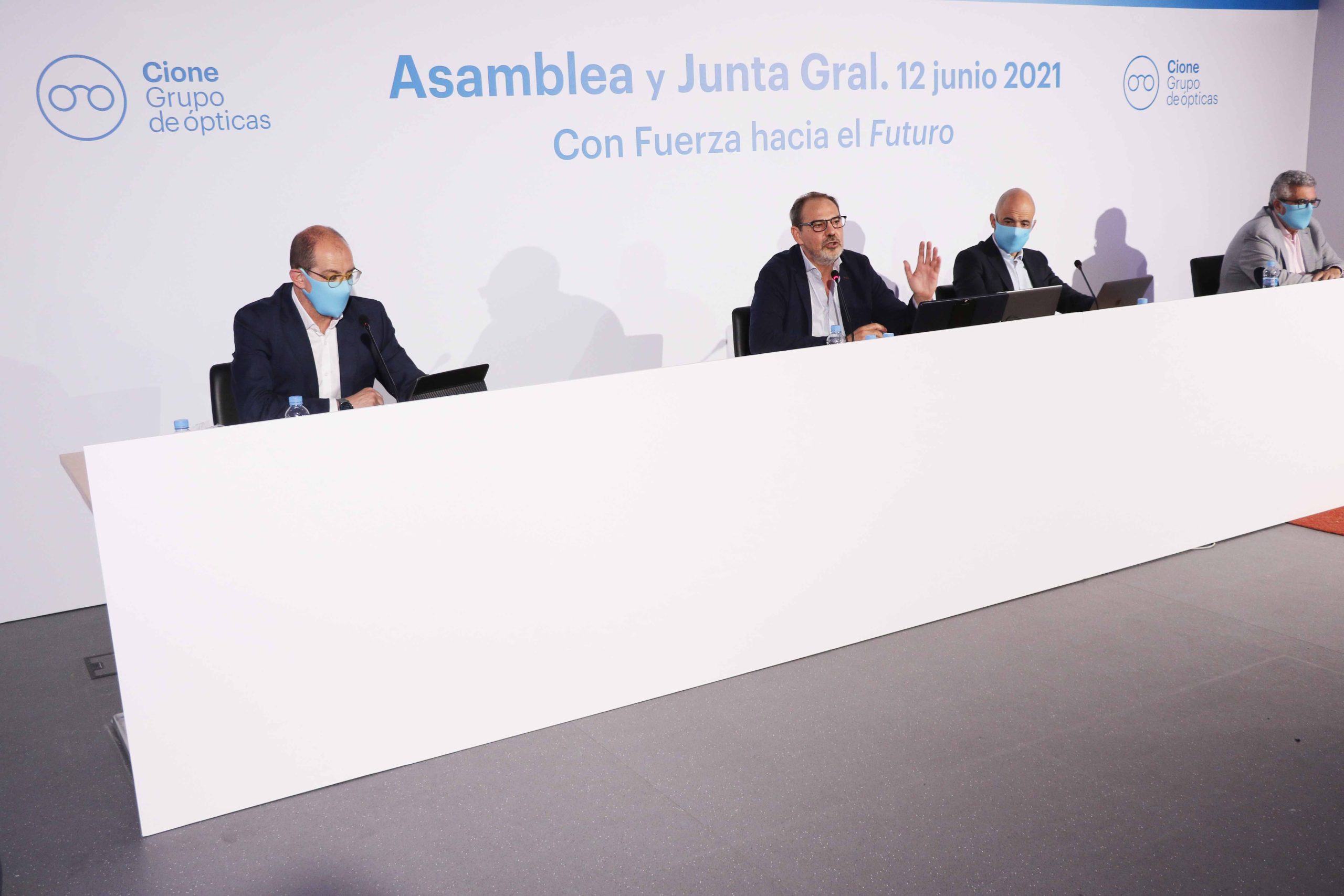 Cione, con fuerza hacia el futuro