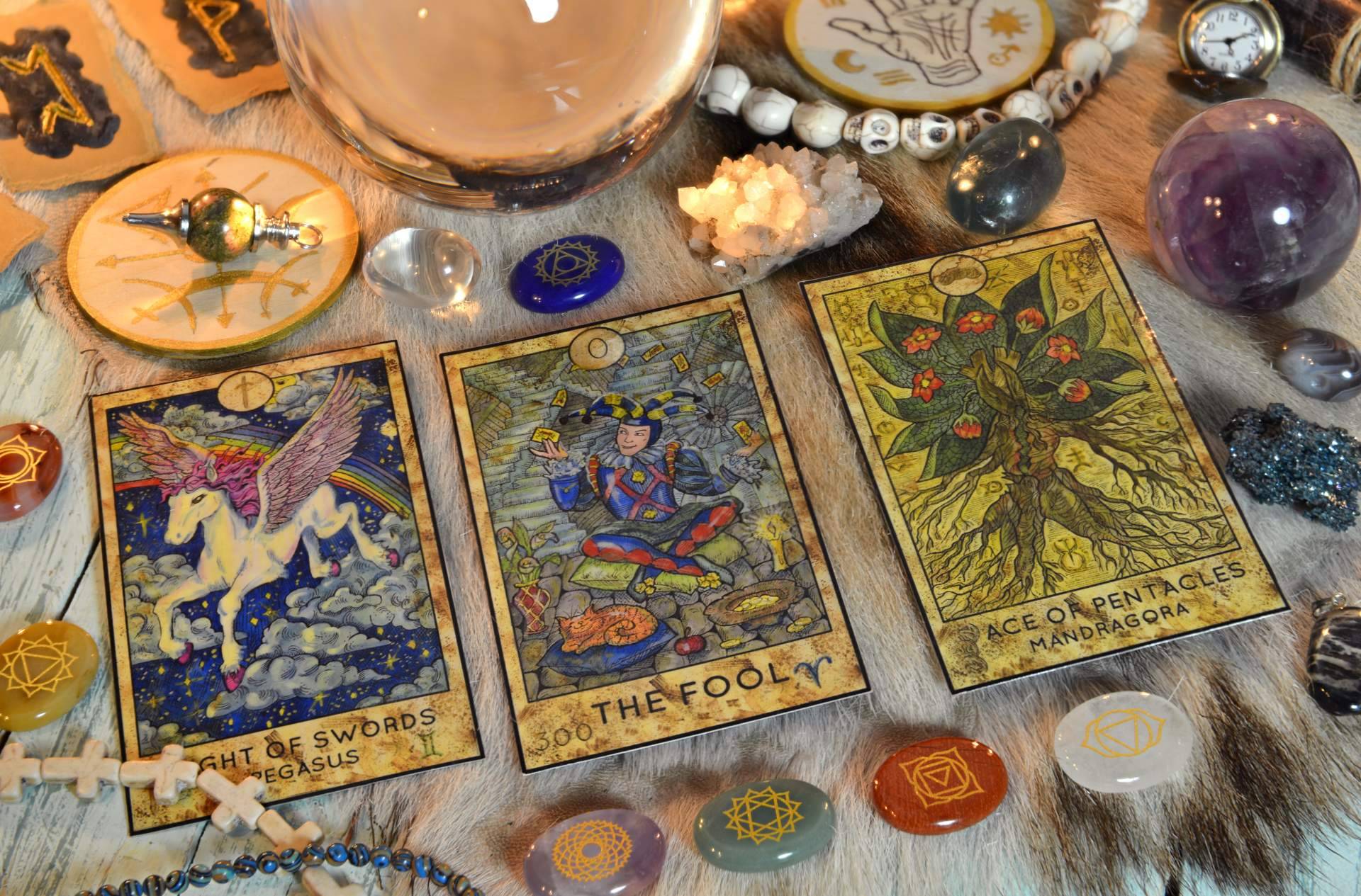 Encontrar videntes verdaderas, buenas y económicas que atienden las 24 horas del día es posible de la mano de Universo del Tarot
