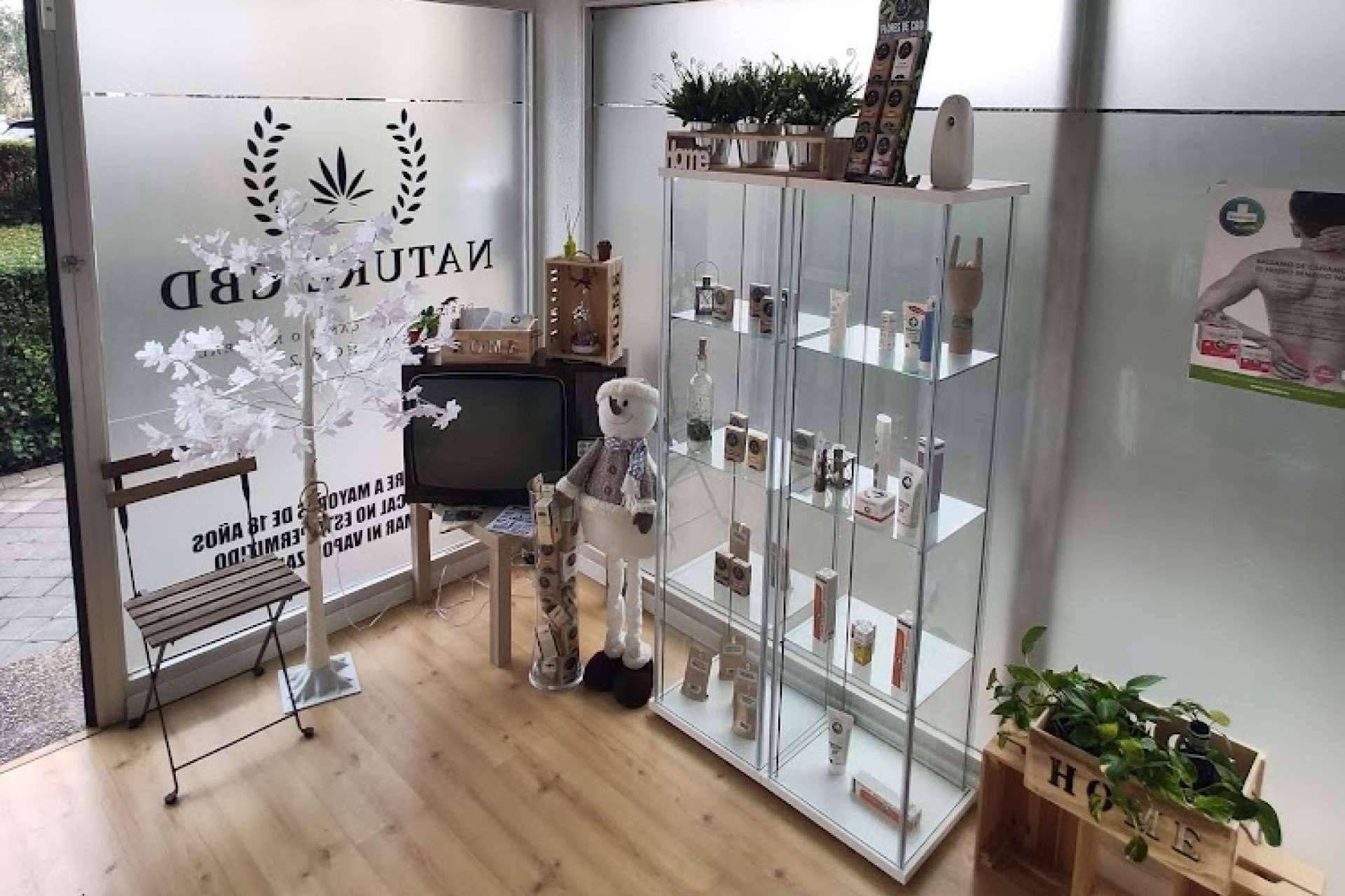 El aumento de tiendas de CBD en España, impulsado por los beneficios del cáñamo: La Mal Querida Sativa