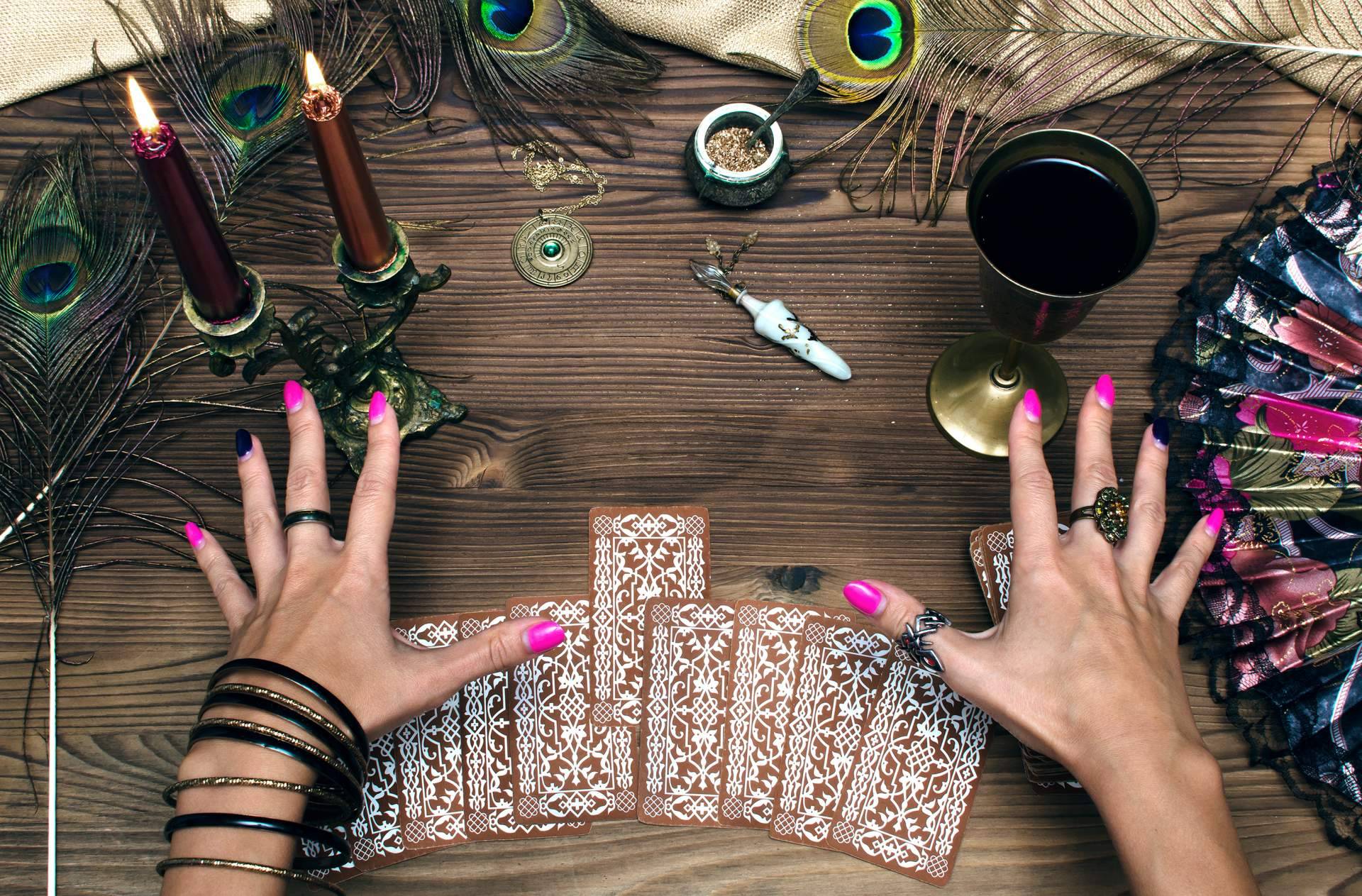 Tarot y videncia gratis acerca del futuro inmediato en Leotarot