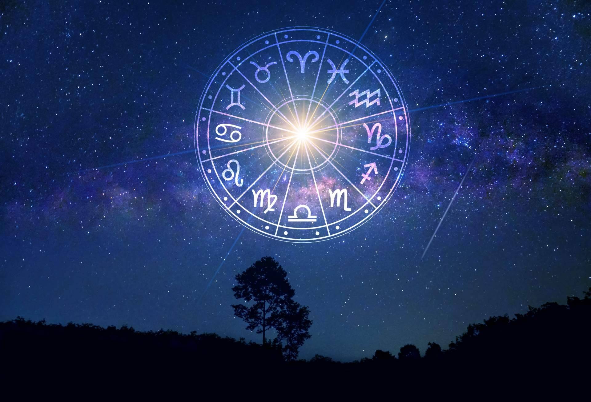Tarot de Luz María presenta la historia del horóscopo