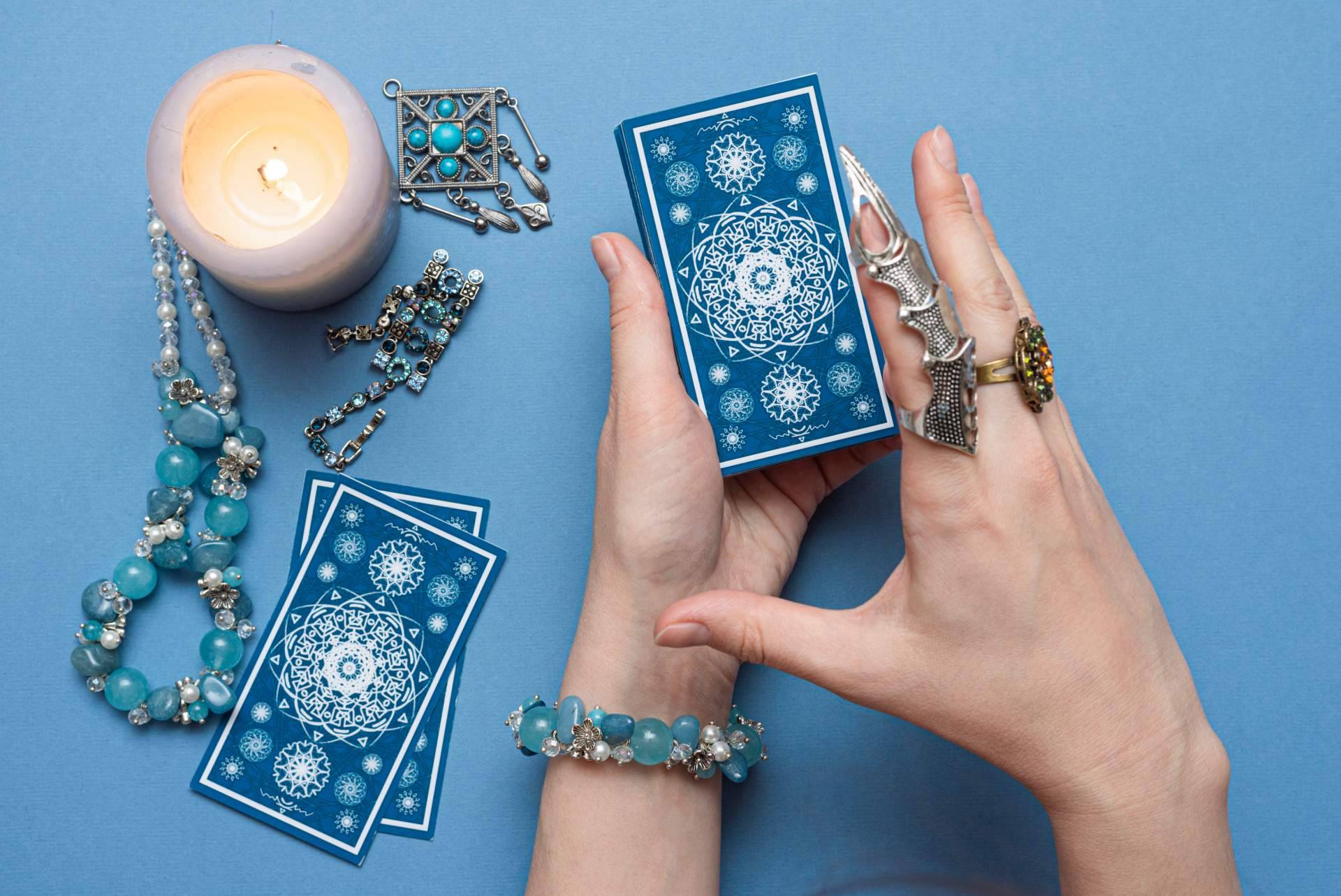 Servicio de videncia y aciertos sobre el futuro con Tarot de Luz María