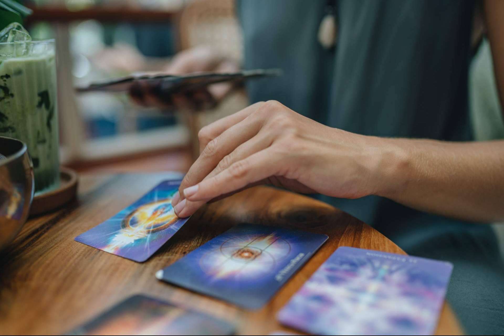 ¿Qué ofrece el tarot primera consulta gratis del Tarot de Luz María?