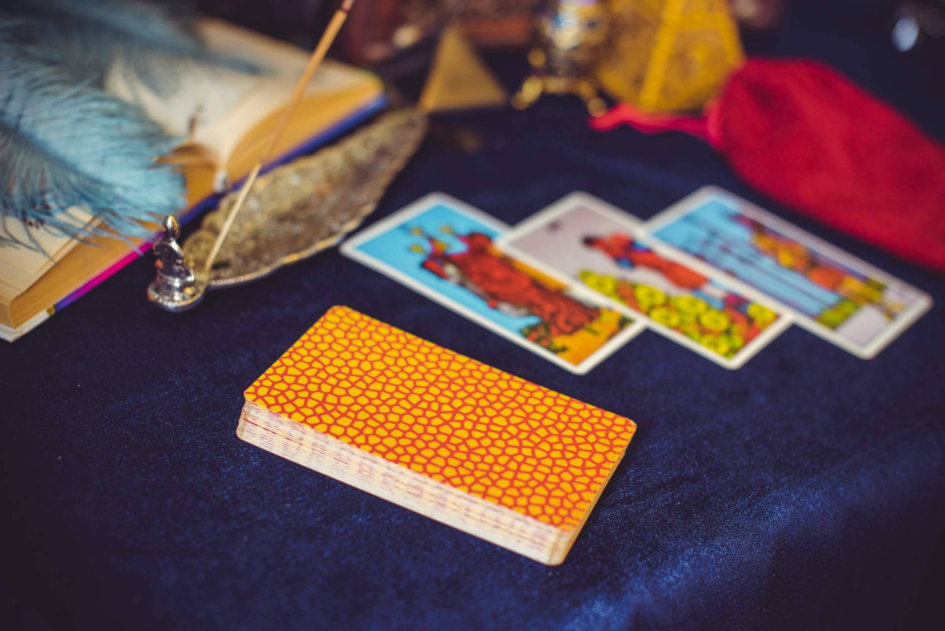 El servicio de tarot fiable del amor para ayudar y asesorar a sus clientes, vía telefónica, en asuntos amorosos de TarotAmor-TarotFiable