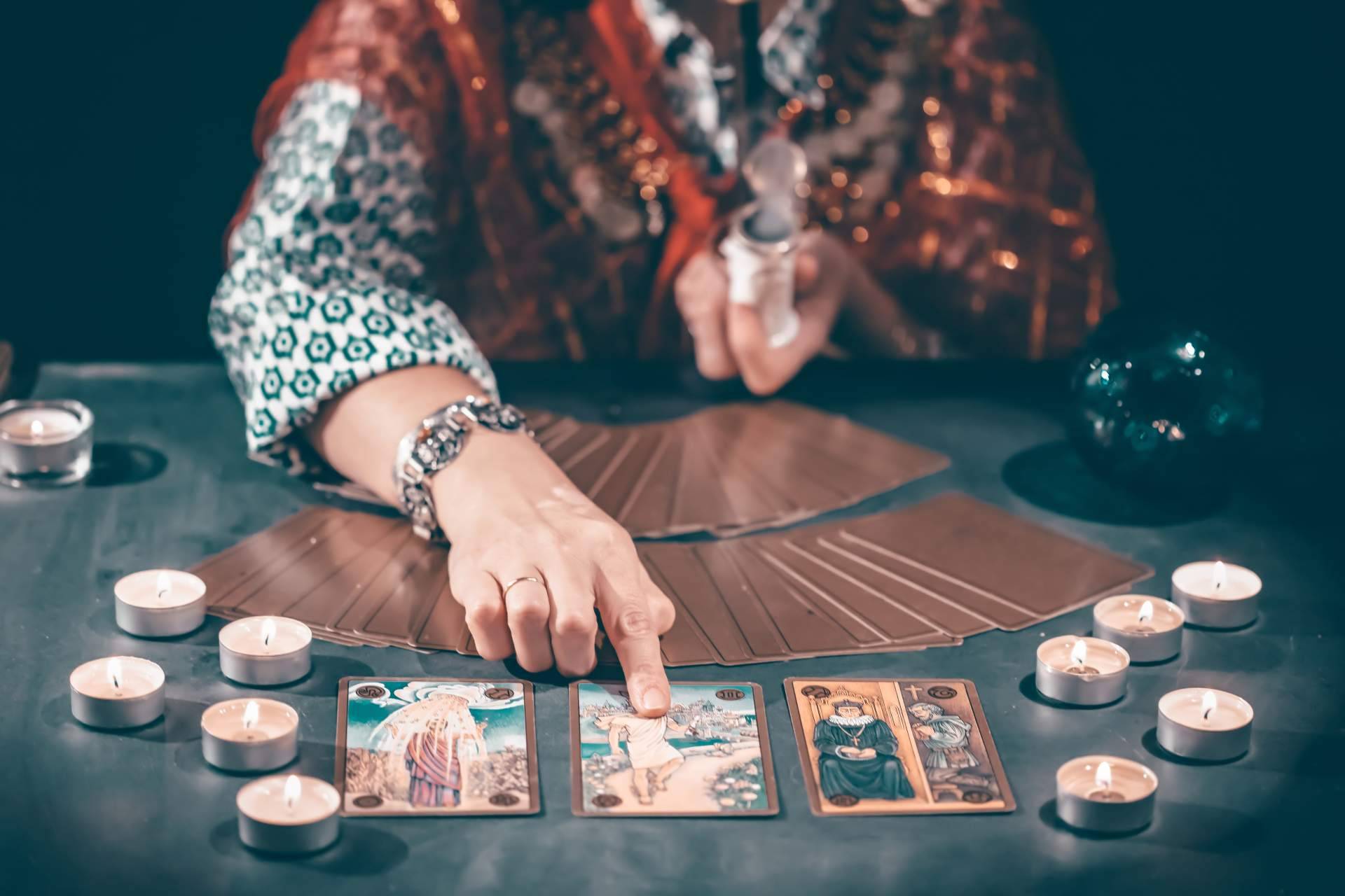 Manuela Moreno orienta a cualquier persona en sus metas y deseos más profundos a través del tarot