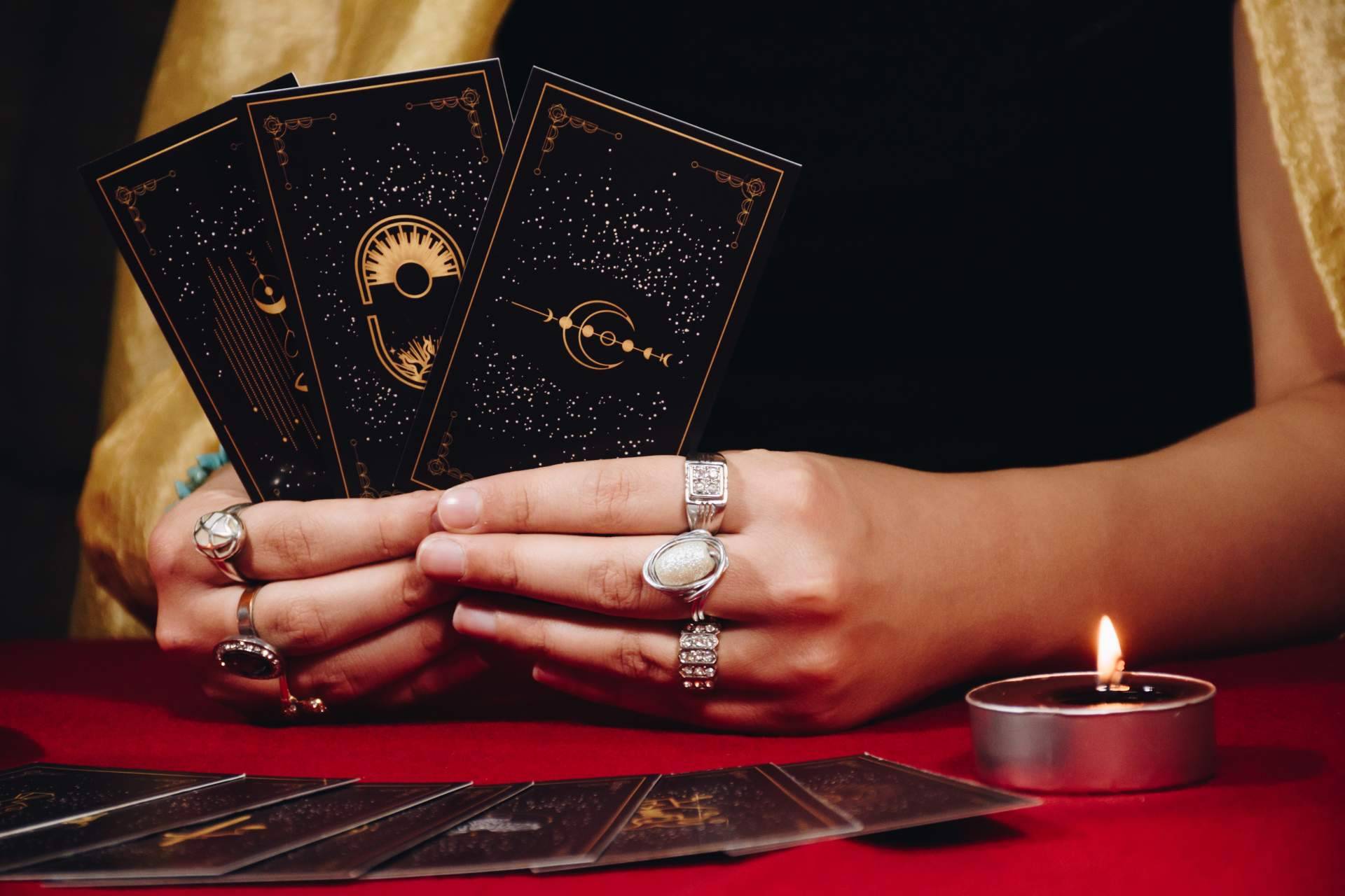 La relación del tarot y el amor en España, por Marta Aguado
