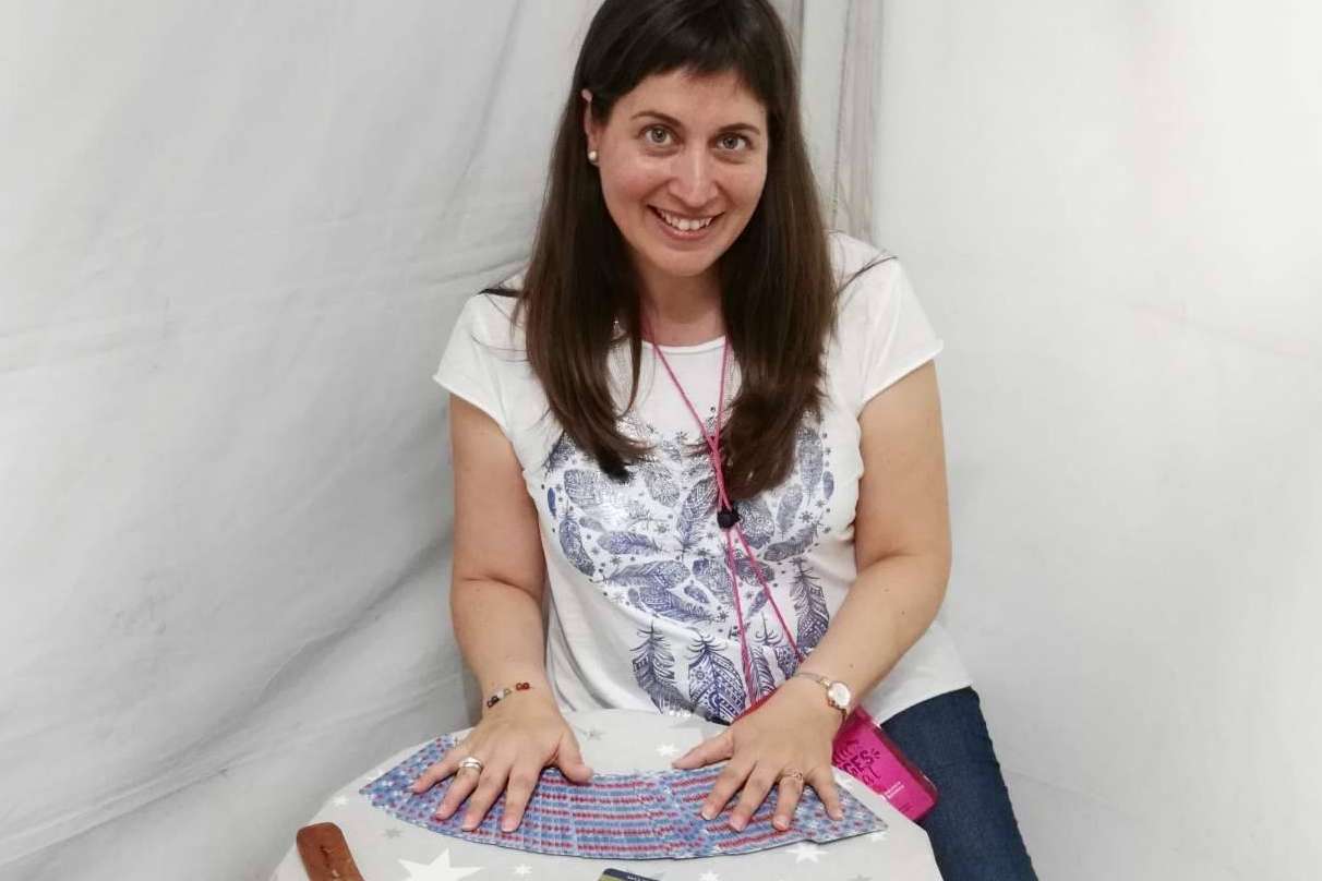 Sesiones de tarot en videollamada con la coach espiritual Mathie López de Castilla