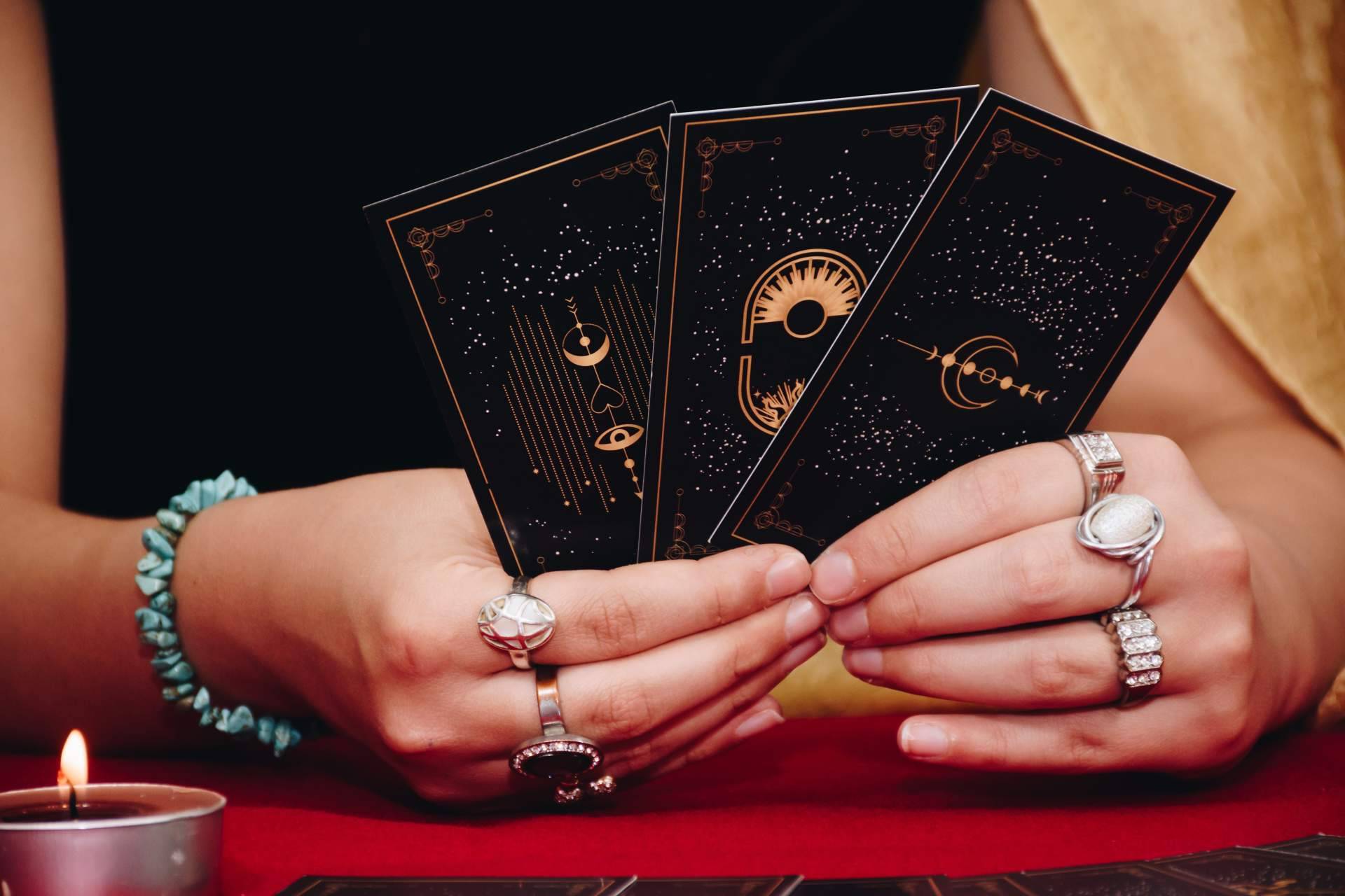 Consulta de videncia y tarot profesional, Trinidad Eclipse