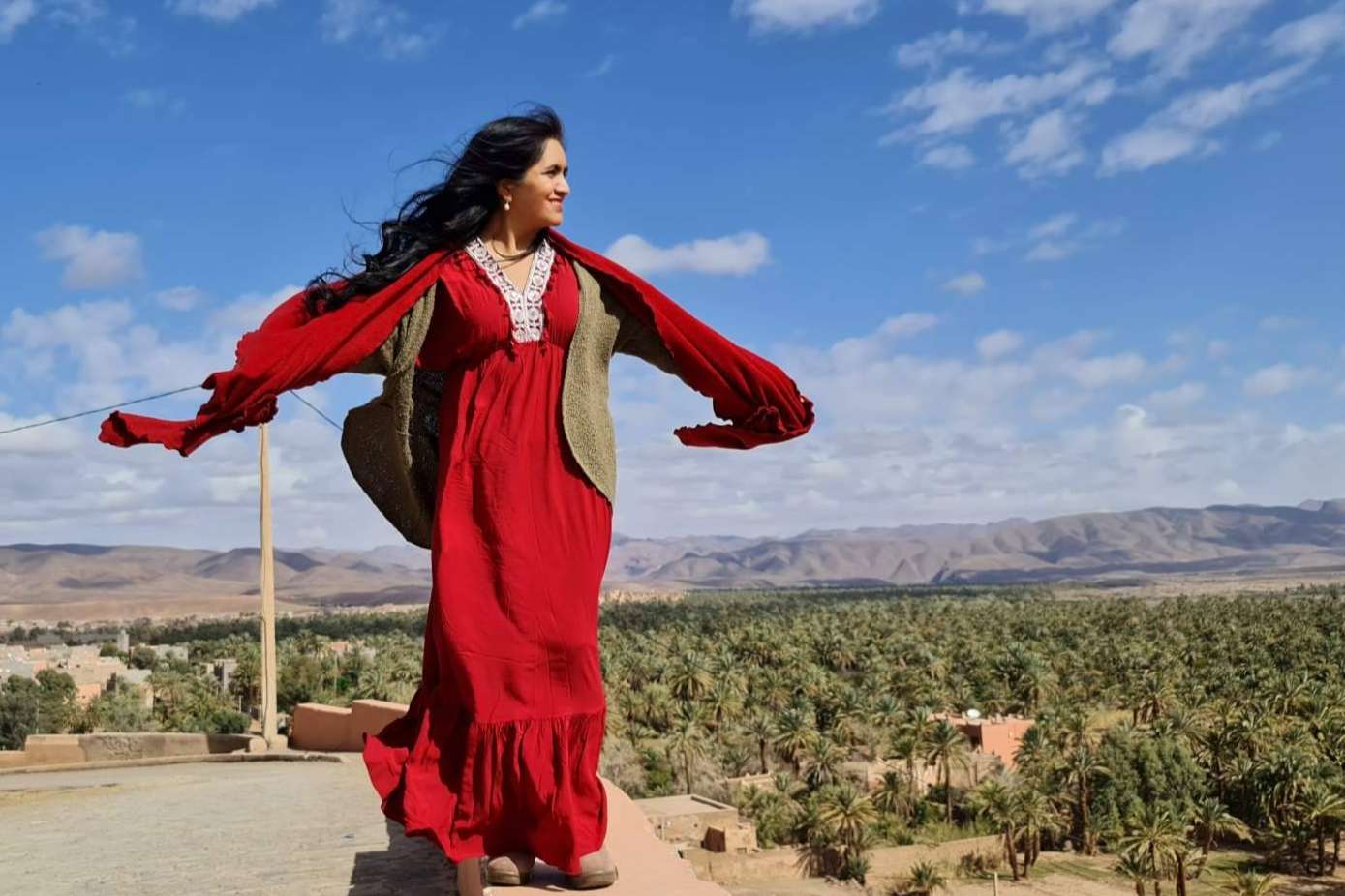 Iris, Mujer Arcoíris, permite hacer un viaje sagrado al desierto del Sáhara