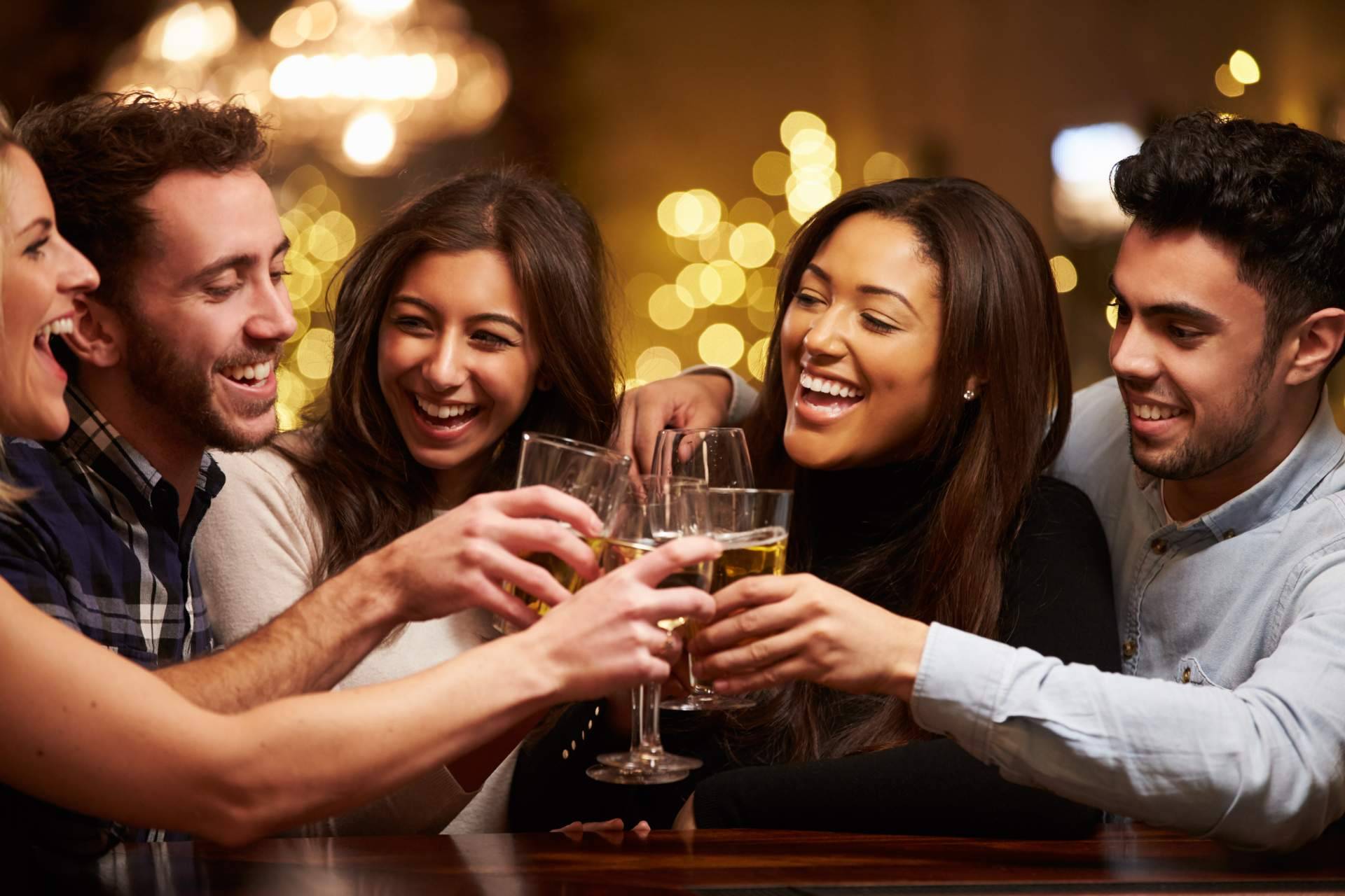 Solo Adultos Dating ofrece un espacio donde leer relatos swinger