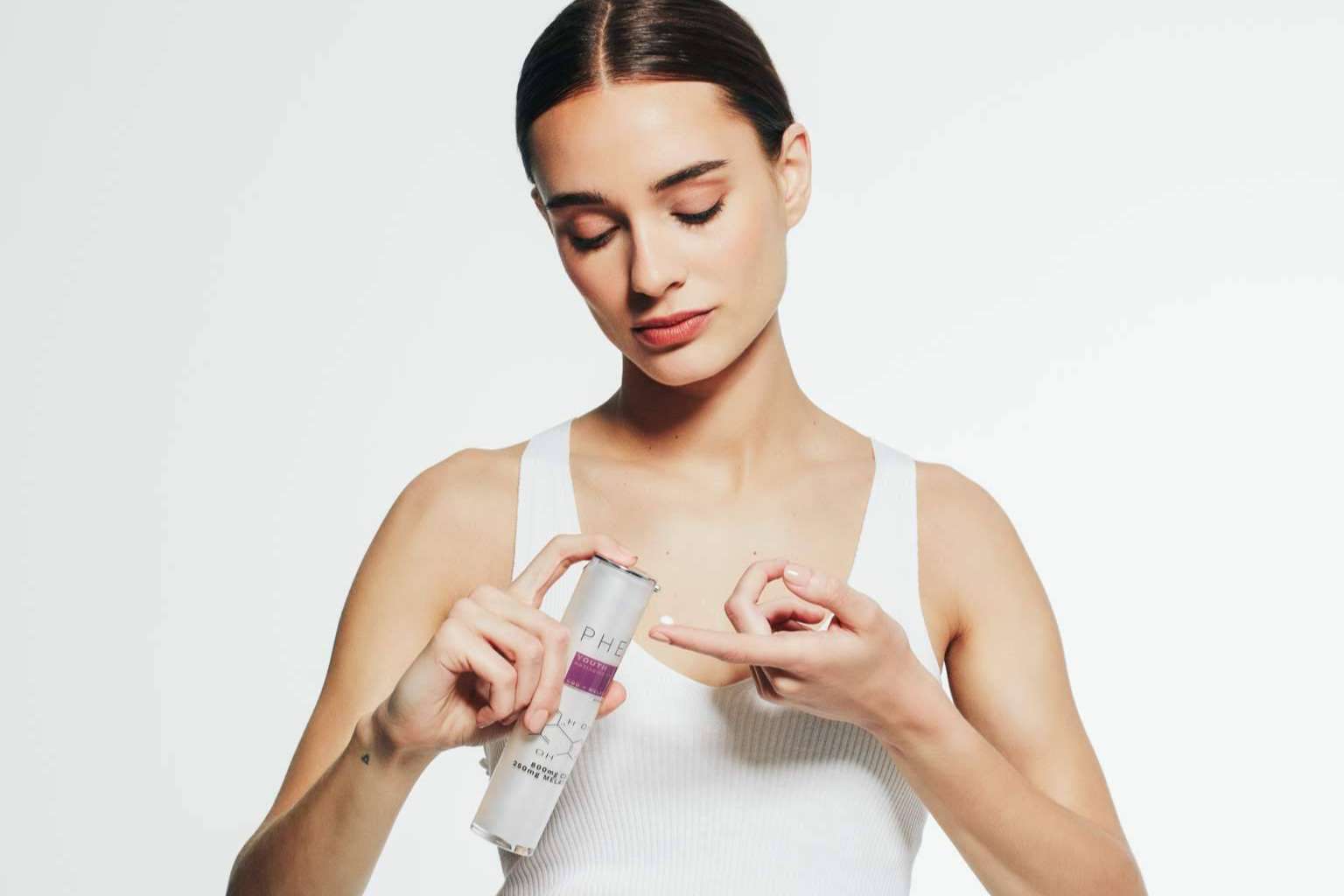 Sérum y cremas de CBD y melatonina para cuidar la piel