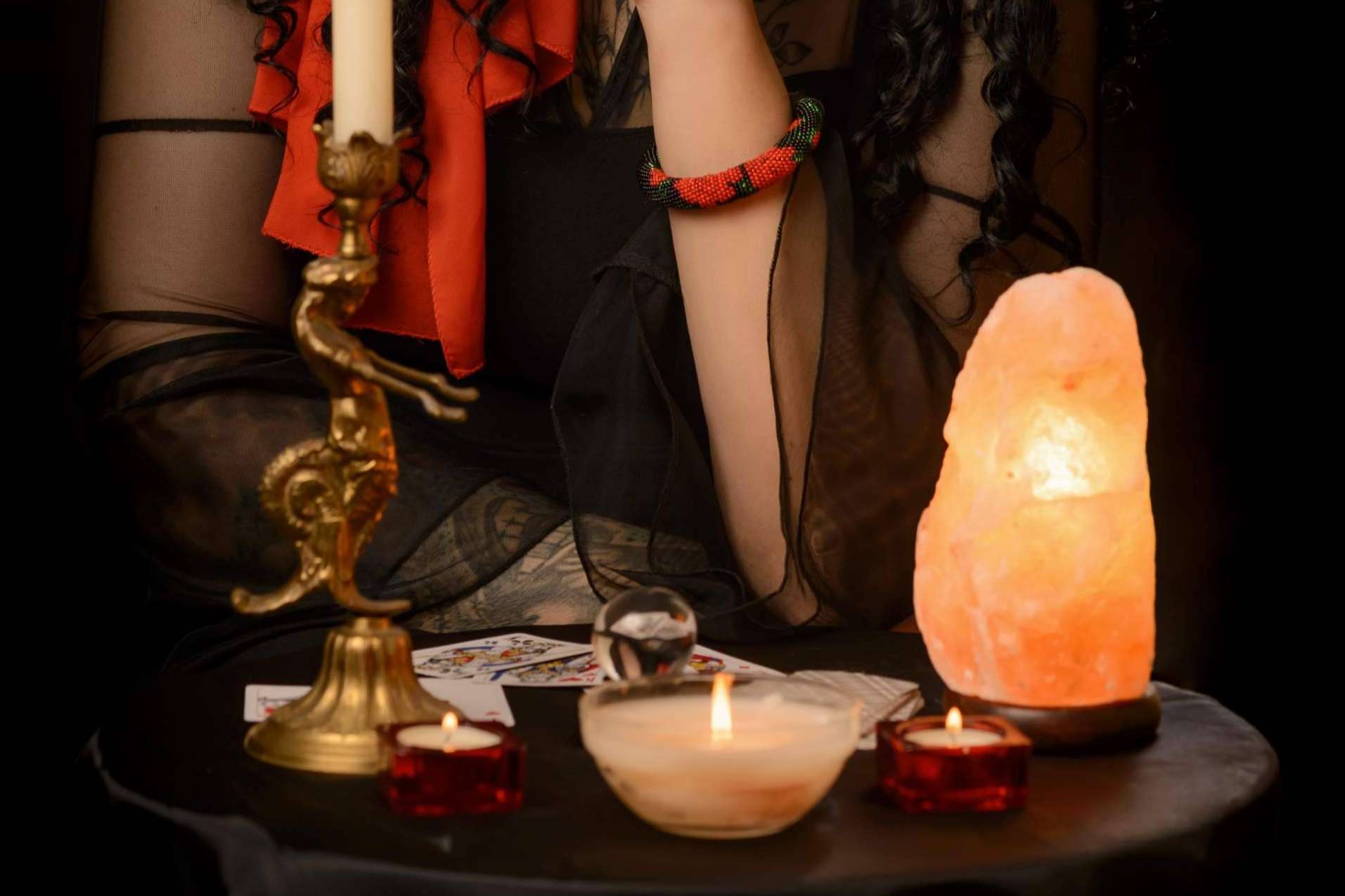 Consulta de tarot a través del teléfono geográfico con Dama Mágica