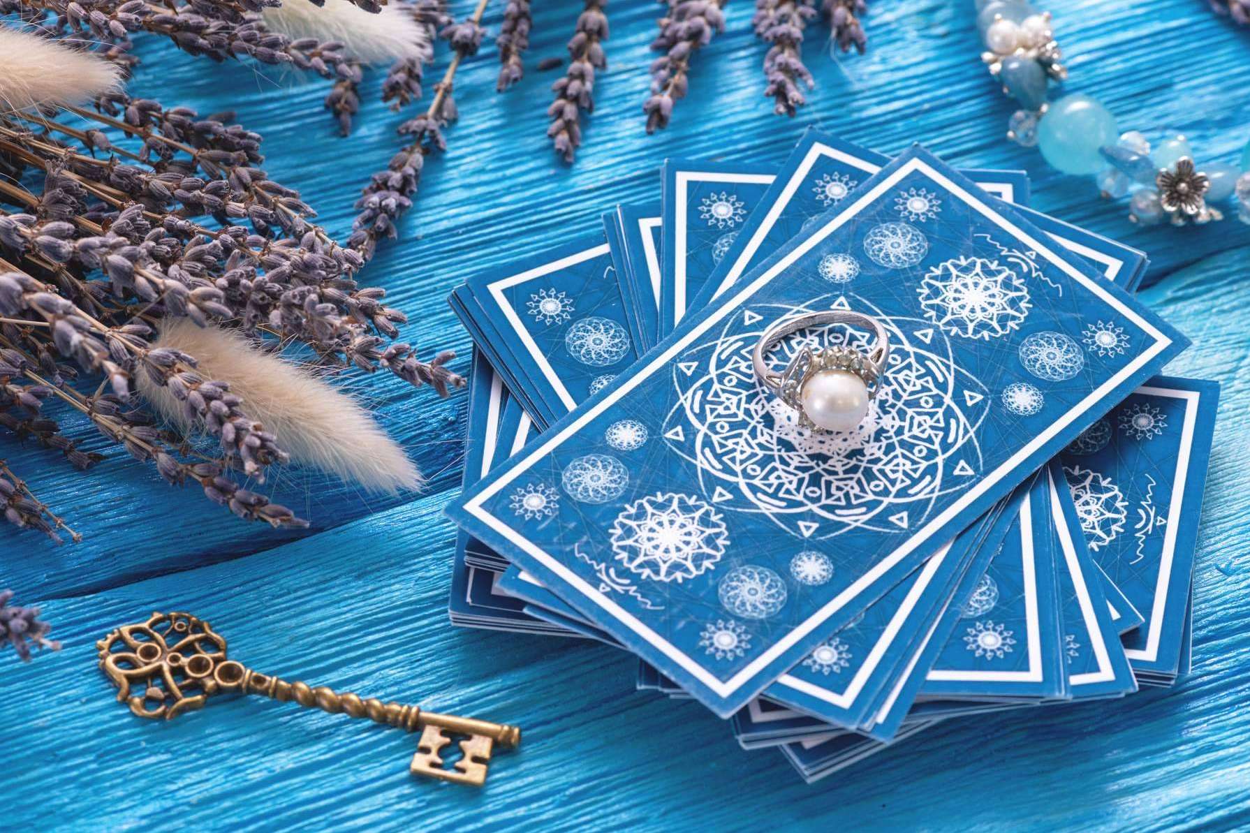 Consultas de tarot por llamada con Dama Mágica