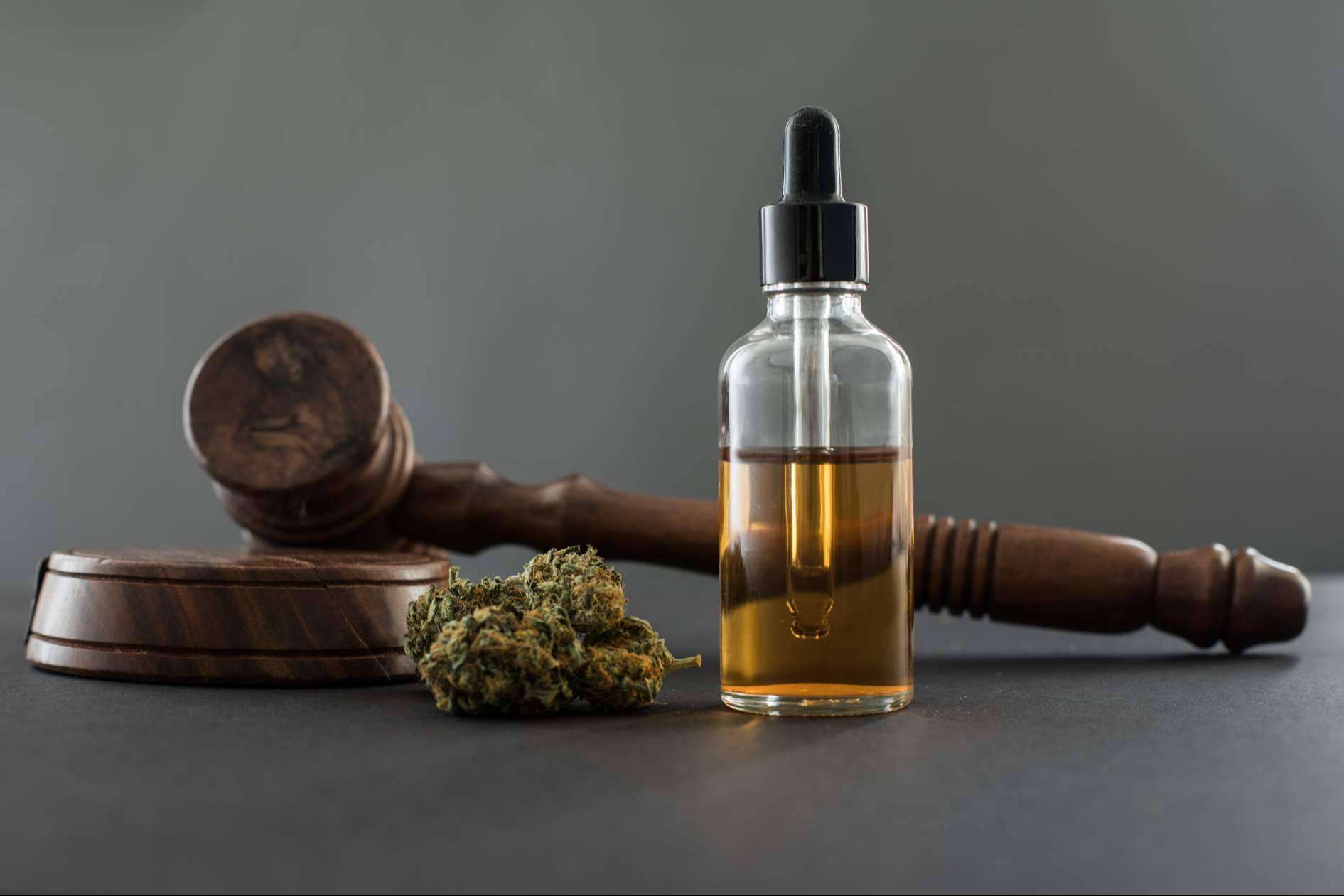 ¿Por qué es importante consultar con abogados especializados en CBD para evitar transgredir la ley vigente?