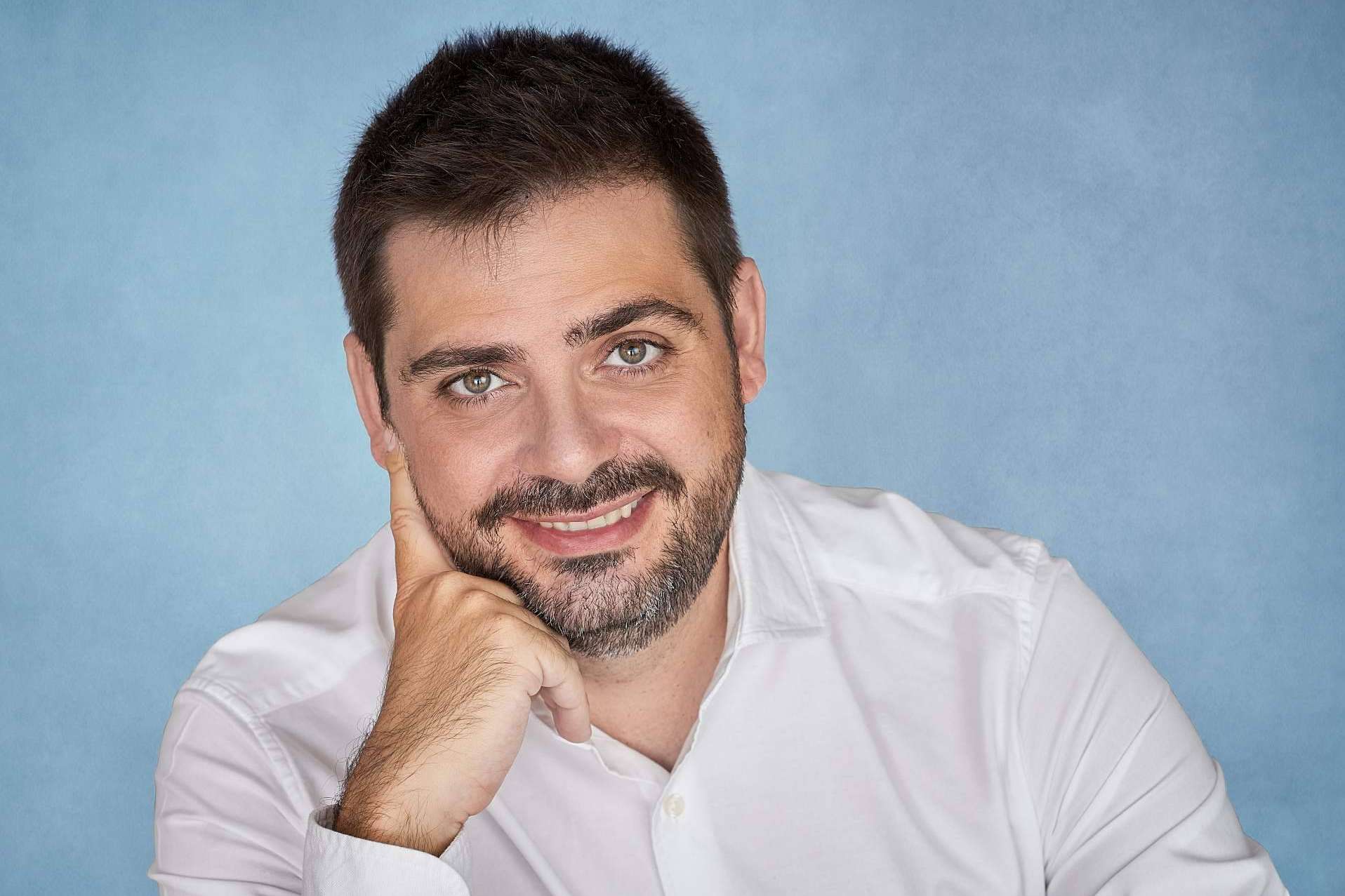 Raúl Vaquero presenta ´Entre la vida y la muerte, la voz del Medium´; una exploración espiritual que trasciende fronteras.
