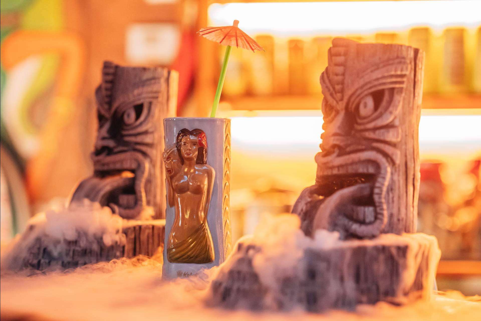Kahiki ofrece una auténtica experiencia de coctelería hawaiana en el corazón de Barcelona