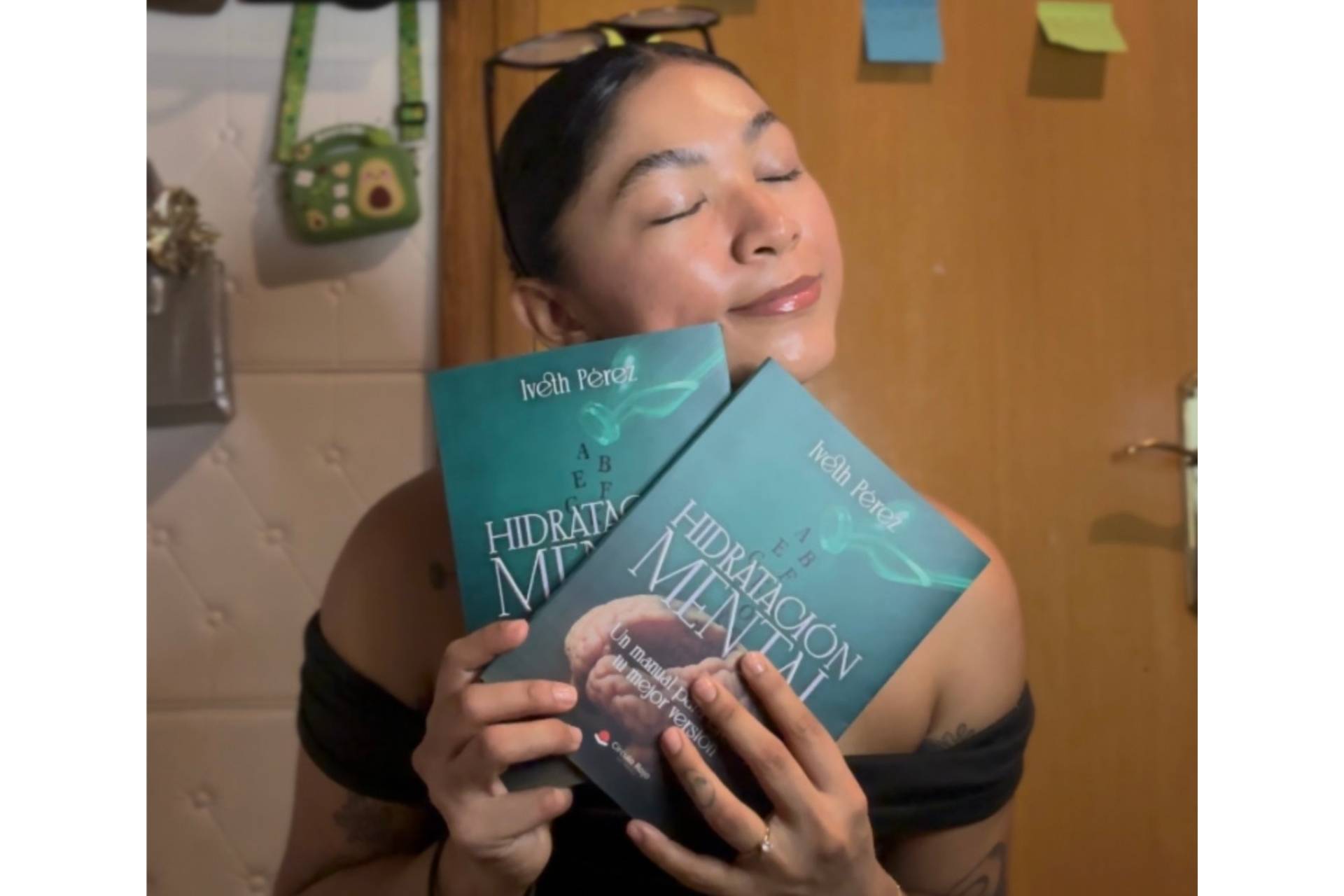Iveth Pérez reivindica la fuerza de la mente en Hidratación mental, un manual para reconstruirse desde dentro.