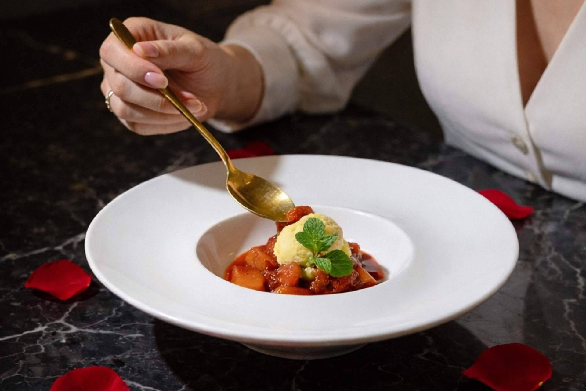 El restaurante Círculo Mercantil de Casino Gran Vía presenta su menú de San Valentín