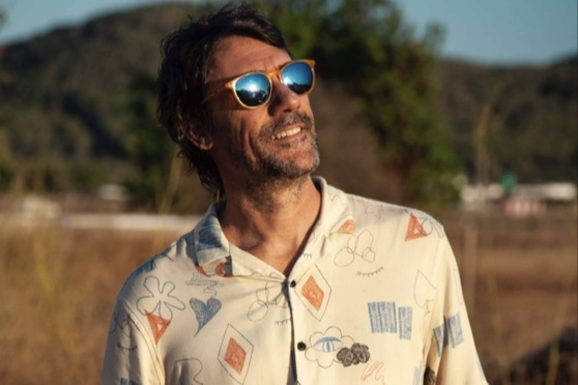 Jorge Sánchez de la Campa debuta en la novela con ´100 años de conexiones; El viaje´