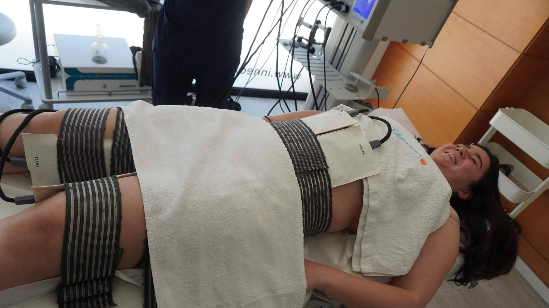 Recorrió el mundo por una endometriosis grave, pensó en la eutanasia y una solución española le devolvió la esperanza