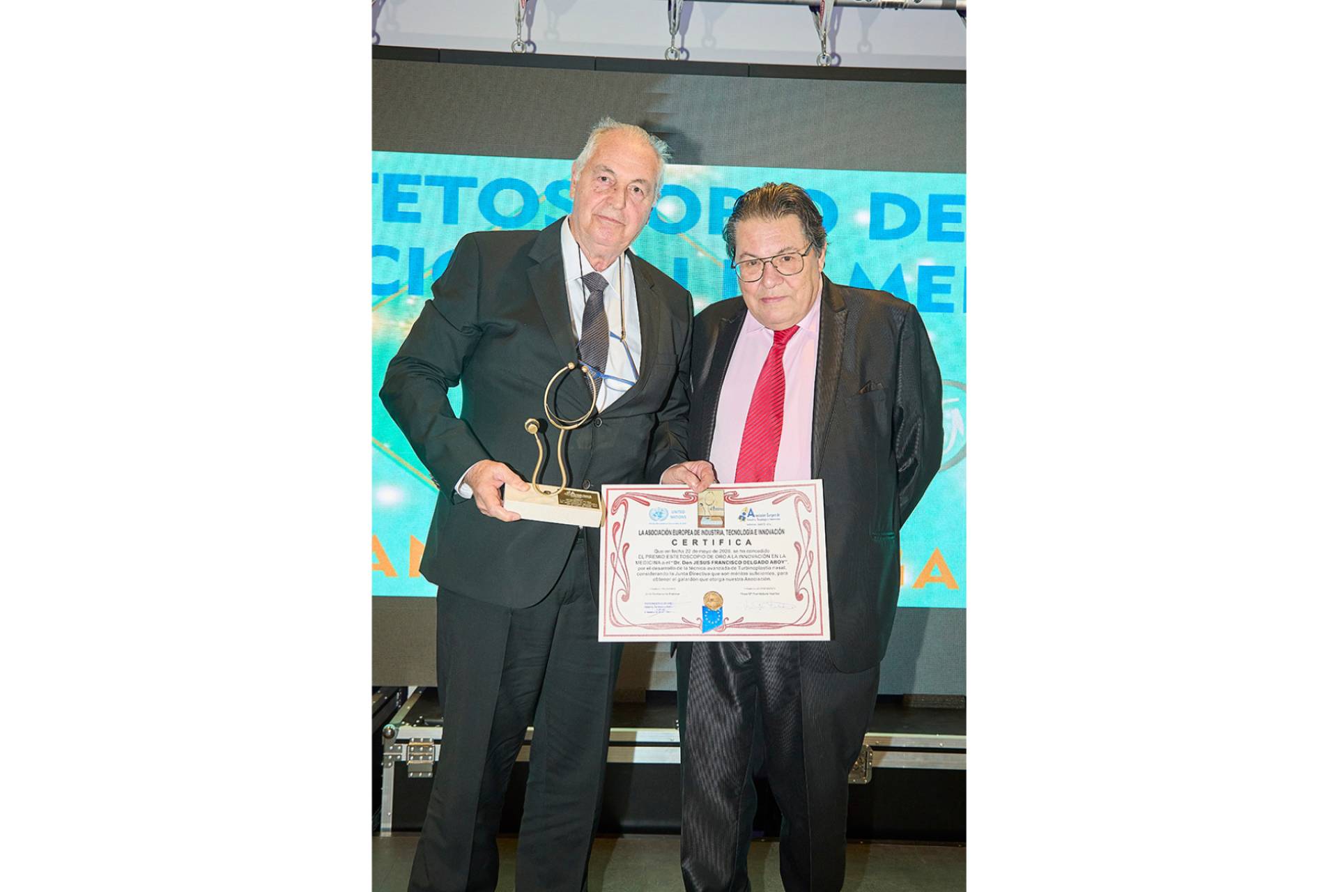 El Doctor D. Jesús Francisco Delgado Aboy, recibe el premio Estetoscopio de Oro a la Innovación en la Medicina
