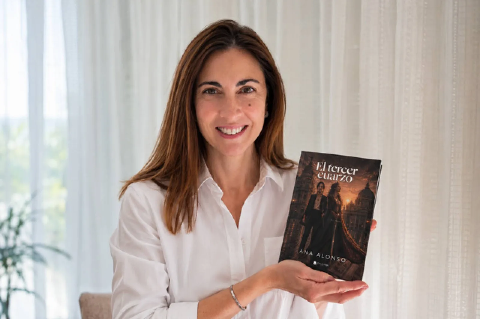Ana Alonso debuta con El tercer cuarzo, una novela que une historia, misterio y simbolismo a través de los siglos